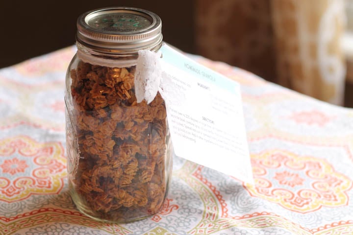 Granola in a jar as a gift 