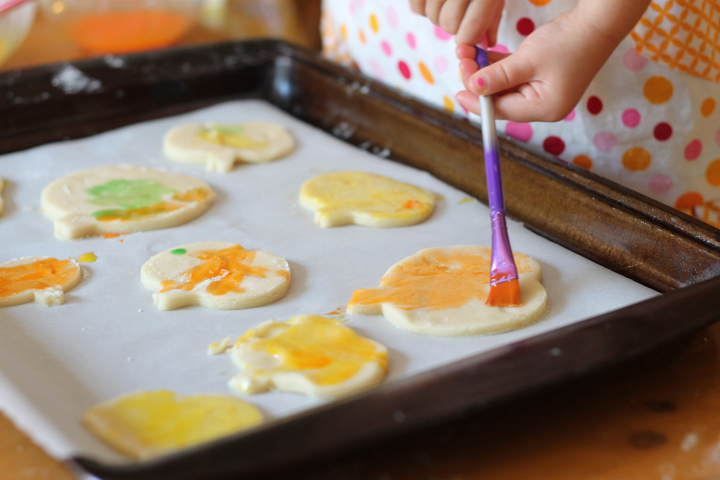 decorating fall cookies with icing