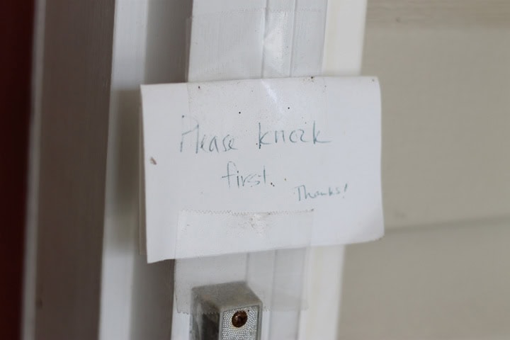 Free printable: Please knock sign