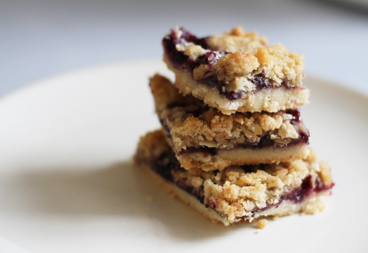 These blueberry oat bars have a buttery shortbread that cuts easily for sharing. On top of the shortbread is a sweet, but not too sweet, blueberry filling topped with an oats crumble topping.