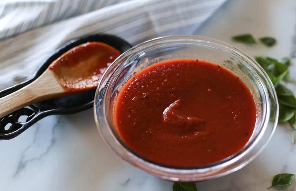 Freezer friendly sugar free pizza sauce in a glass bowl