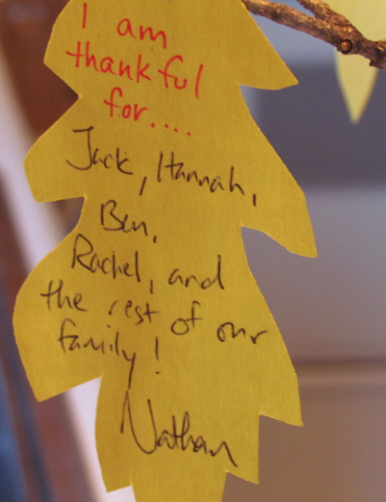 A paper cut out leaf with "I am thankful..." written on it.