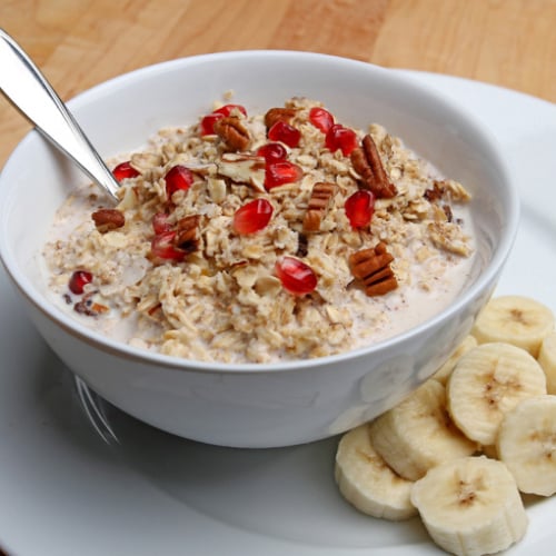 Make these homemade instant oatmeal packs ahead of time to enjoy a healthy and quick breakfast. Perfect for busy school mornings!