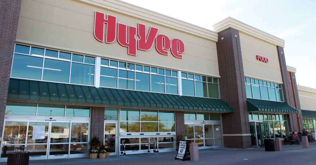Photo of the outside of a Hy-Vee grocery store.