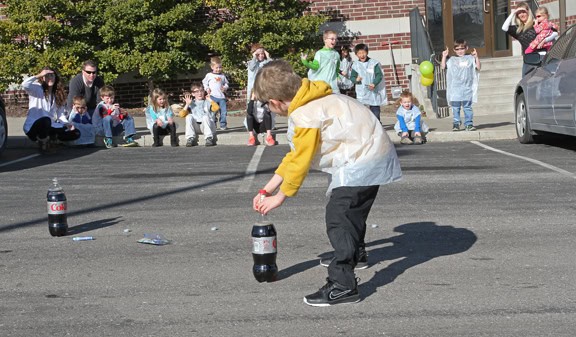 Mentos and Diet Coke Explosion: This science experiment is fun and easy at home, school or for a science birthday party!