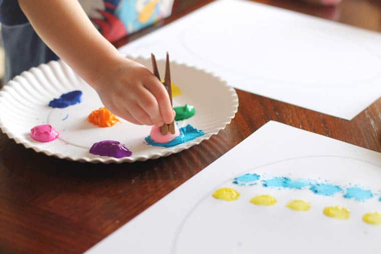 Easy Easter Craft: Painting Eggs with Pom Pom Balls 