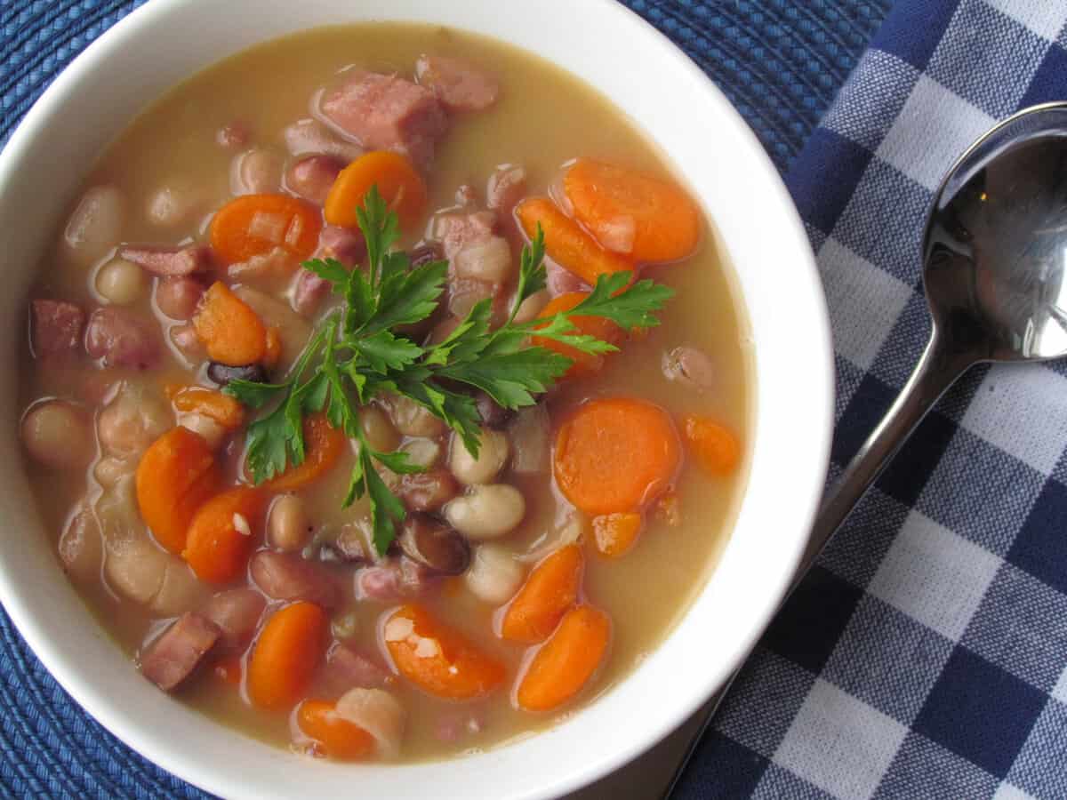 https://thrivinghomeblog.com/wp-content/uploads/2016/02/Ham-and-Bean-Soup-2.jpg