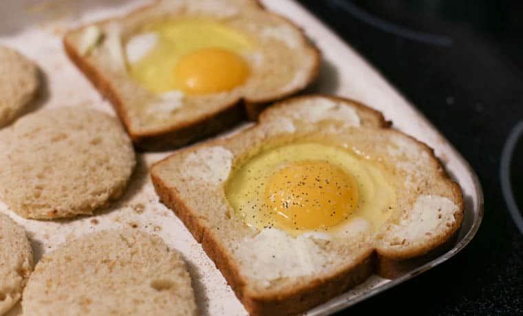 Eggs in a hole cooking