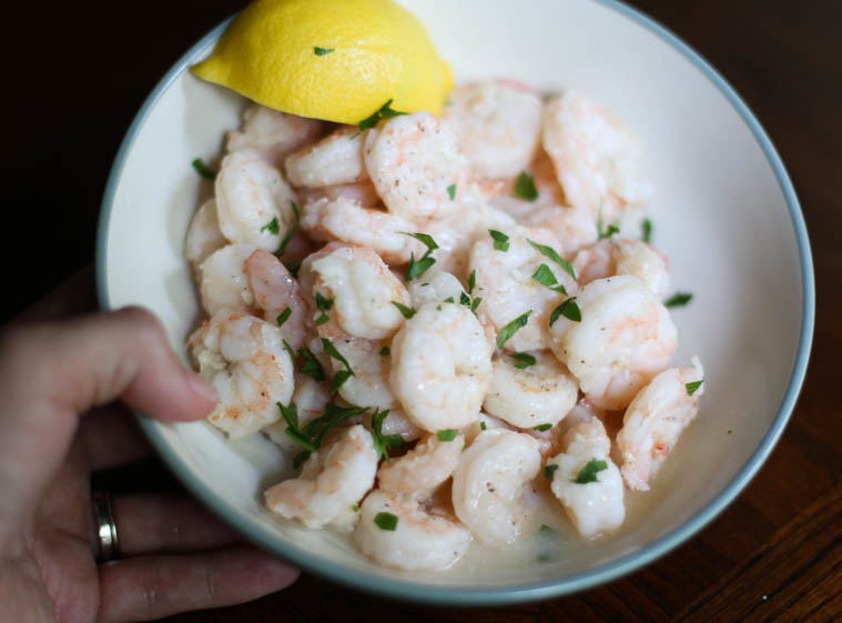gluten-free dinner recipe idea: garlic lemon shrimp in a bowl