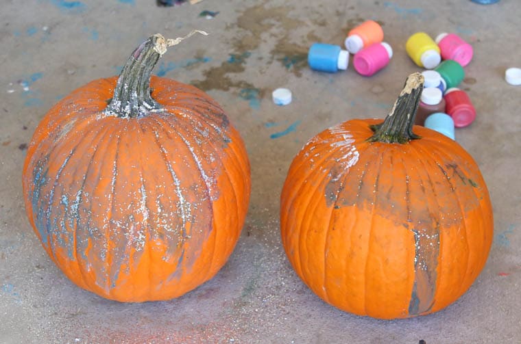 Pumpkin painting: a great alternative to carving pumpkins. A fun, fall activity to do with any age!