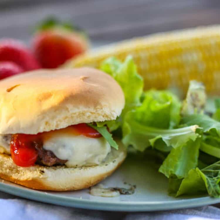 Freezer friendly pesto burgers