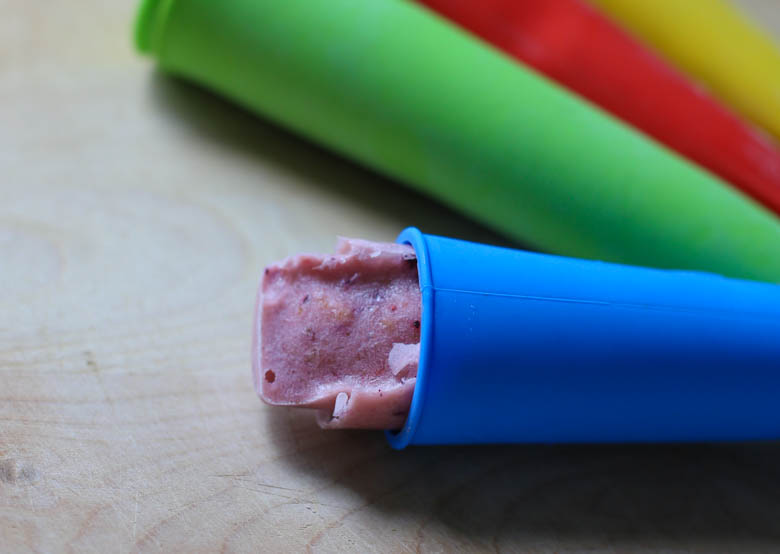 popsicle mold with frozen smoothie inside