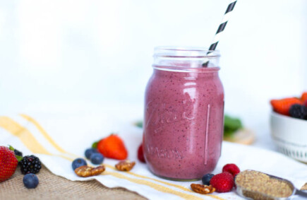 The BEST Berry Smoothie {So Easy!} - Thriving Home