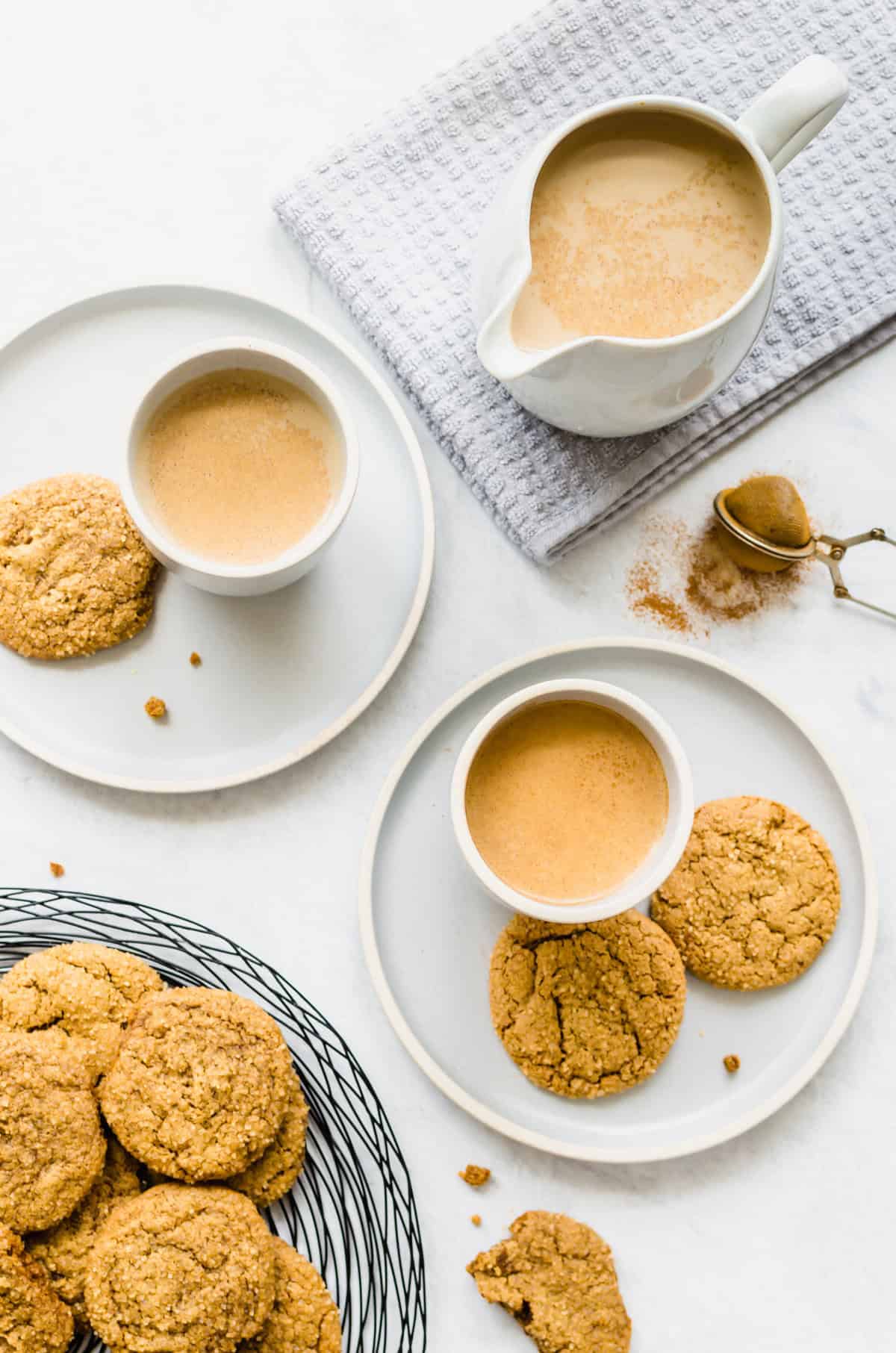 Overhead image of crock pot pumpkin spice latte