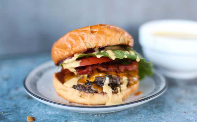 A smash burgers with toppings and a secret sauce.