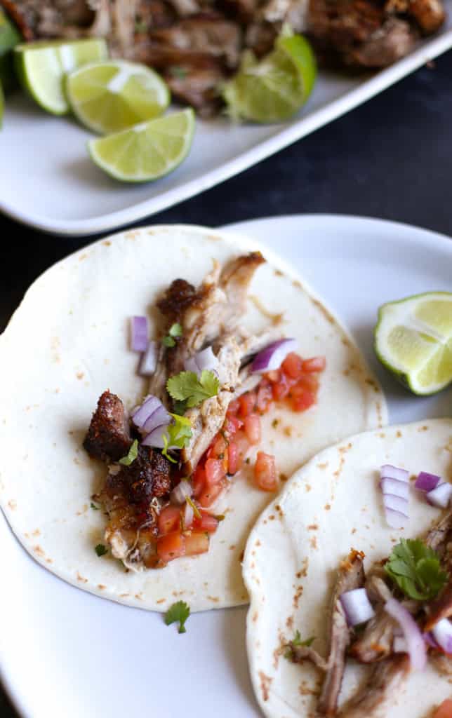 Carnitas ensambladas en tacos 