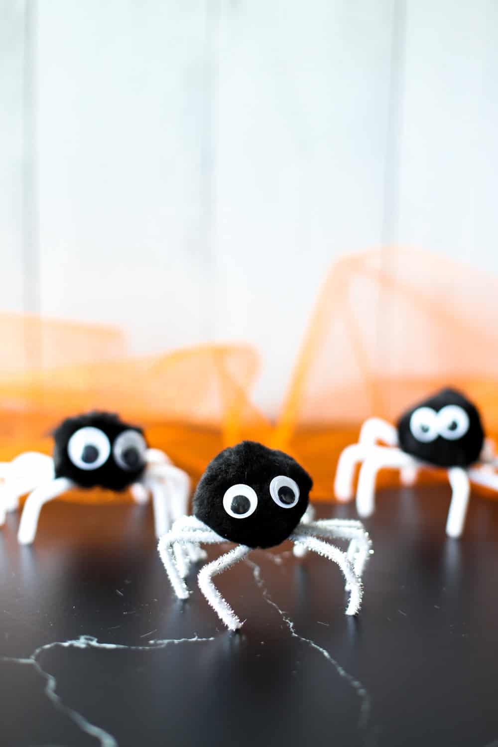 How to make easy pipe cleaner spiders - Hope Blog