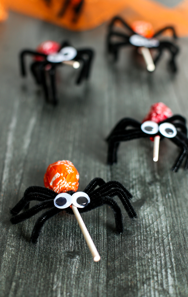 Spider Lollipops made from pipe cleaners and tootsie rolls 