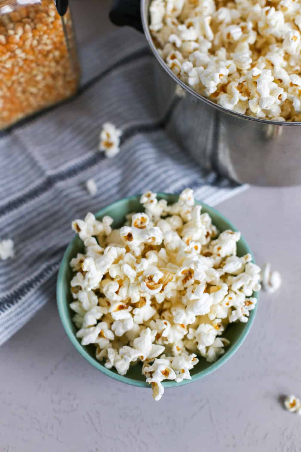 5 Minute Stovetop Popcorn {Made with Coconut Oil} Thriving Home