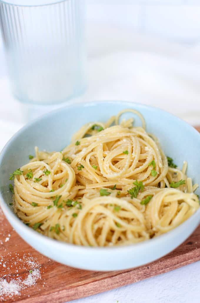 Butter noodles in a blue bowl 