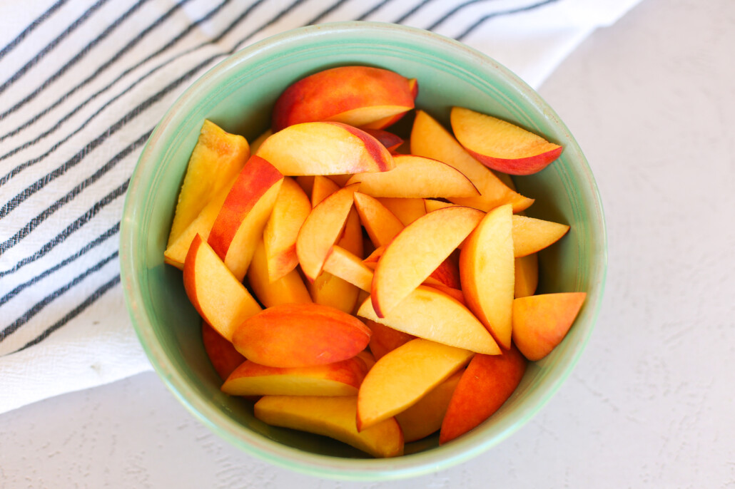 Sliced peaches in a bowl