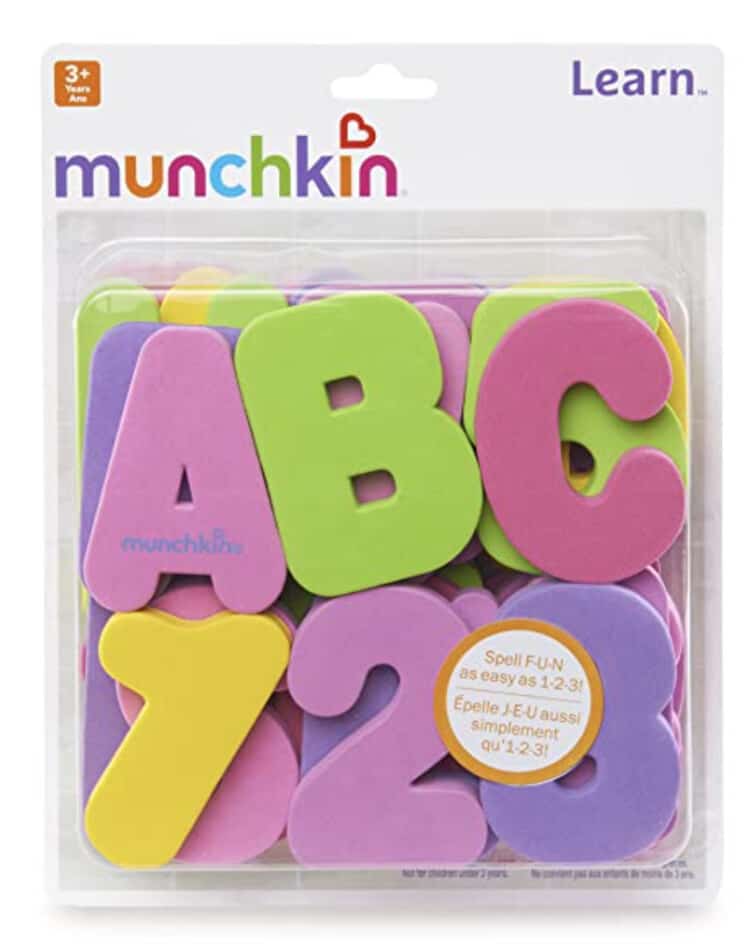 Set of foam letters and numbers for the bathtub in its original packaging.
