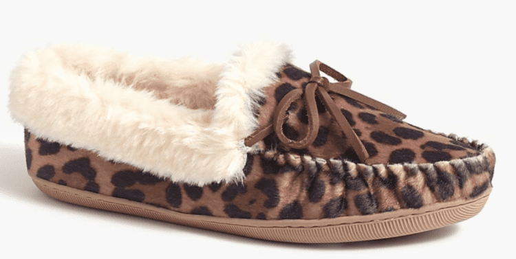 A single moccasin slipper in leopard print with furry cream-colored edges on top.