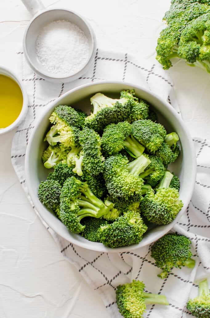 A bowl of fresh broccoli florets 