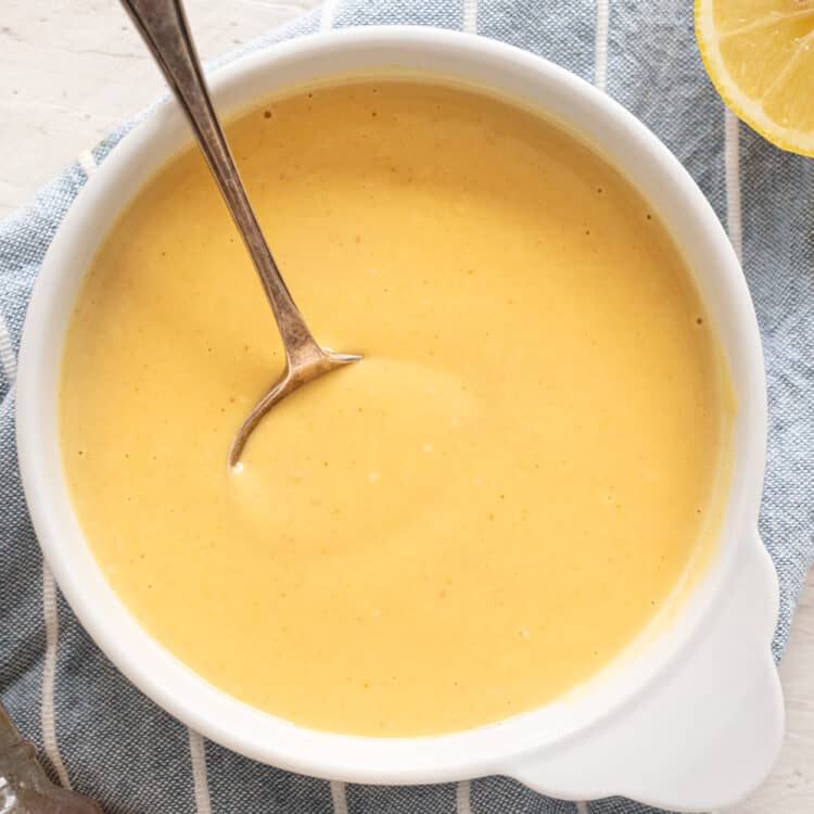 honey mustard dipping sauce in a bowl