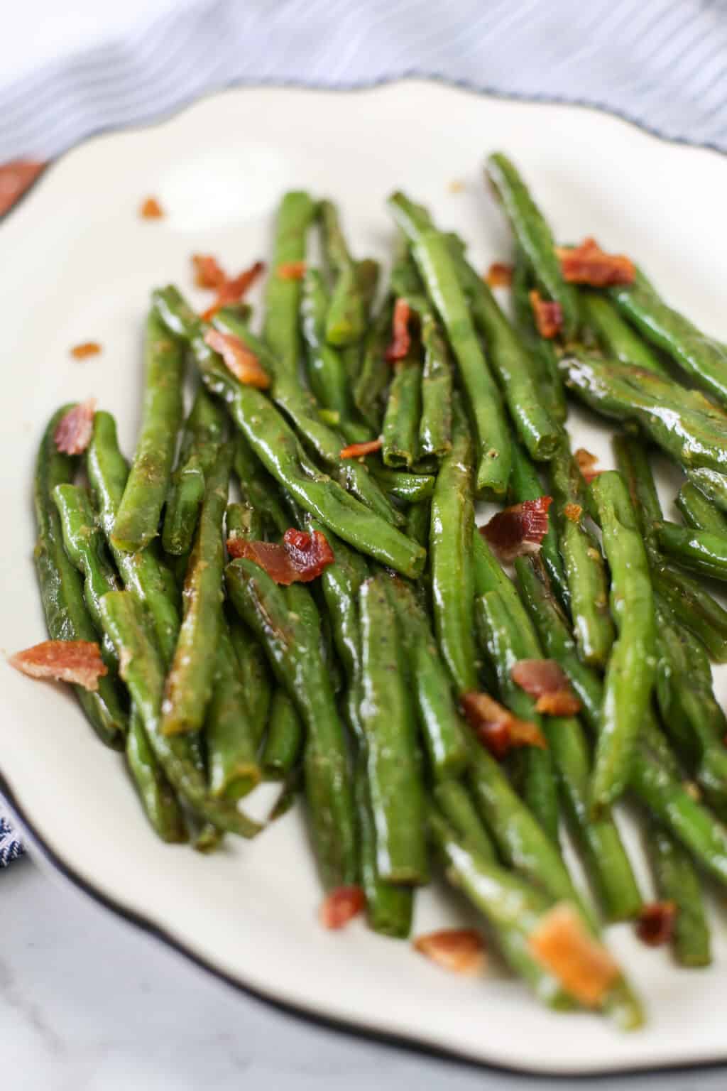 3-Ingredient Garlic Green Beans (So Tasty!) - Thriving Home