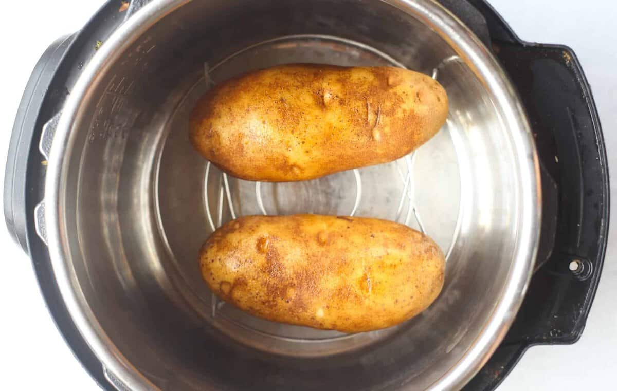 2 Russet potatoes in an instant pot.